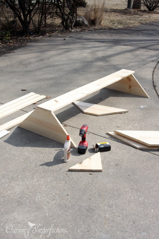 Every home has one: that small corner that’s impossible to furnish or decorate. If you are out of ideas for your awkward corner, look no further than this tutorial on how to make a beautiful Corner Cabinet, which sports function and style!