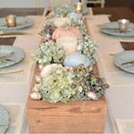 I HAD to share this amazing fall scene from @allthingsheartandhome with you! Aren't those colors dreamy?