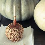 It's October 1st! which means it's day one of our little October Instagram Challenge! Today's theme is favorite fall treat, and I don't know about you, but I love me some caramel apples :)
If you would like to join in the challenge all you have to do is look for the theme's photo in my feed and tag every post with #charmingfall and my handle: @charmingimperfections
Can't wait to see everyone's photos! #falltreats