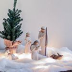 My absolute favorite bit of Christmas decor. I almost get teary eyed every time I pull the figurines out of the box and remember the incredible sacrifice God made sending his son here for us. What must it have been like to be in that stable and see the Savior as a baby?
#christmas #christmas2015 #rustic #rusticchristmas #neutralchristmas #neutral #frugalchristmas #frugal #diy #diyblog #simplechristmas #simplify #babyjesus #nativity #willowtree #carvedwood #meaningfulchristmas