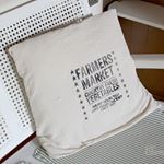 You won't believe where I found s this famers market stencil! Love the way this pillow turned out! #farmersmarket #countrydecor